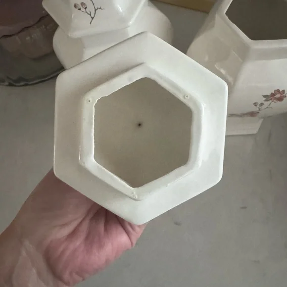 Vintage Ginger Jar Florals/Cream with Lid Set of 2 - Picture 6 of 9